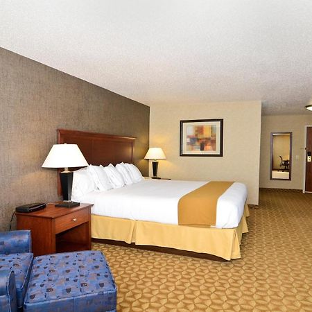Holiday Inn Express Hotel & Suites Fort Atkinson By Ihg Экстерьер фото