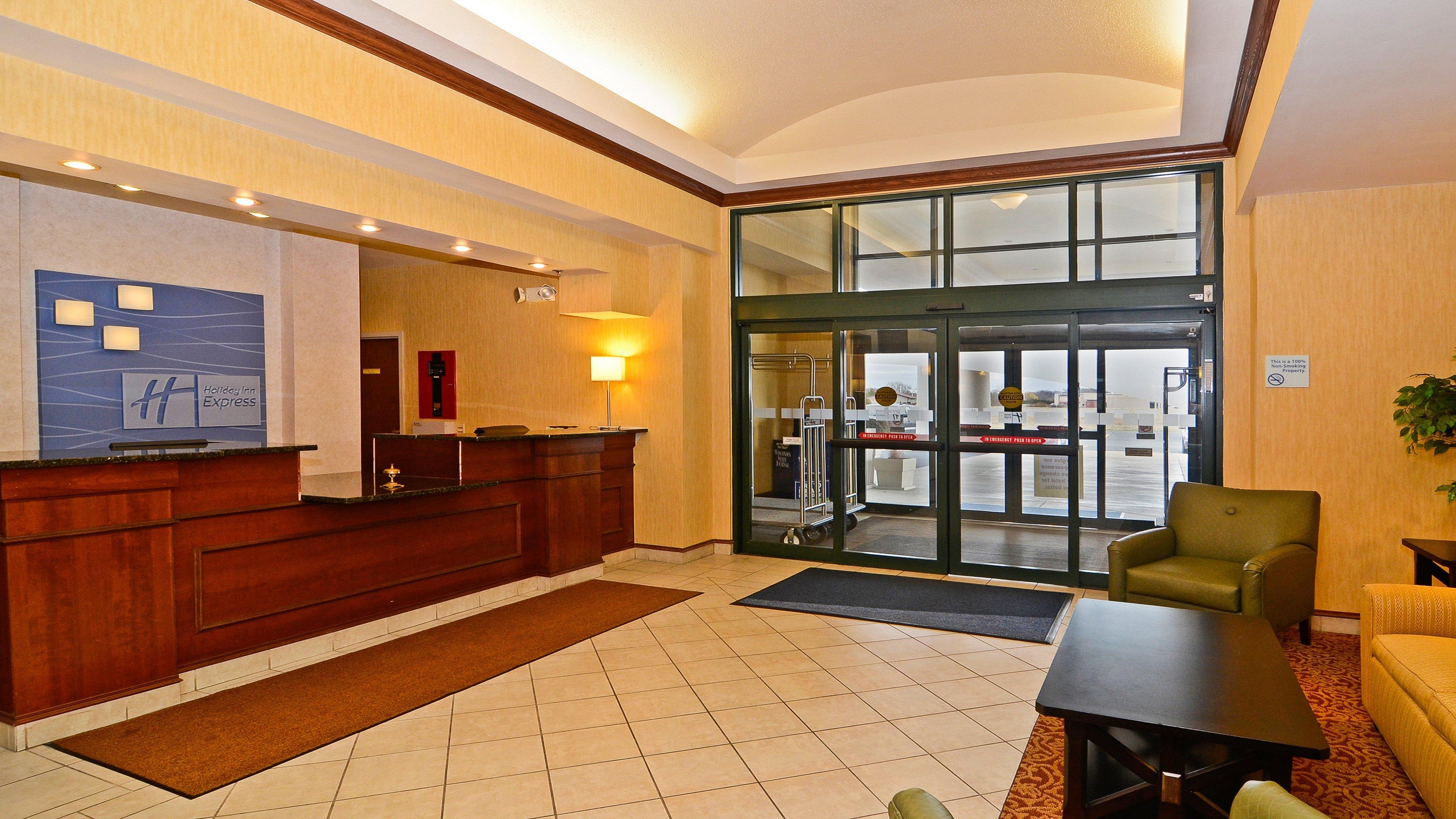 Holiday Inn Express Hotel & Suites Fort Atkinson By Ihg Экстерьер фото